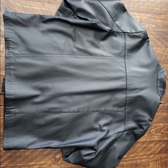 It's a large men's genuine leather jacket brand new. - Picture 3 of 4